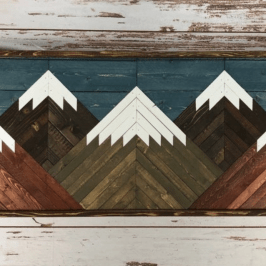 a bird sitting on the side of a building