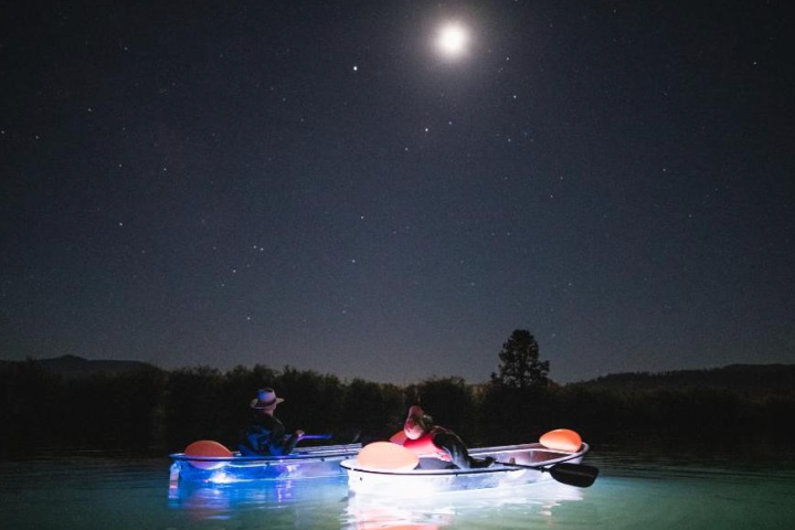 a small boat in a body of water