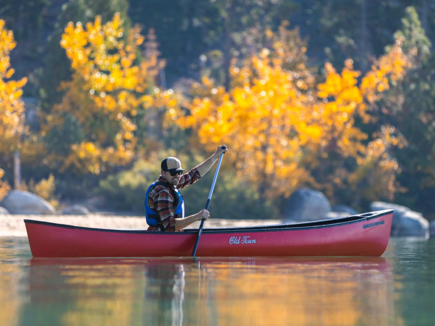 a small boat in a body of water